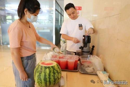 西宁阿爸吃瓜事件,一场意外的网络狂欢